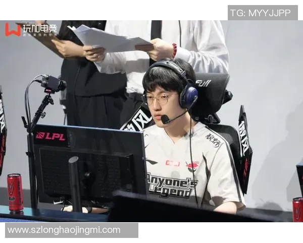 圣枪哥在上路勇猛冲锋一人独挑三敌Hope希维尔双杀展现超强状态